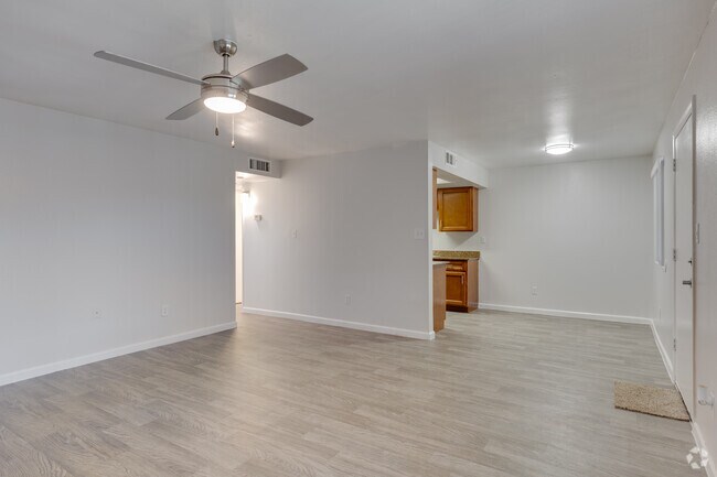2BR, 1BA - 789SF