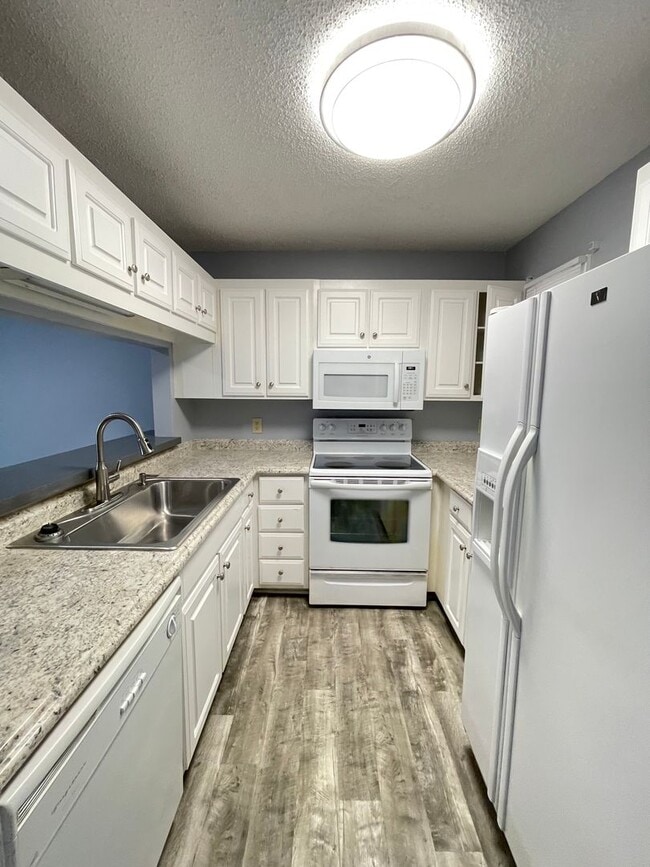 Photo - Updated, spacious 4br 2ba condo within wal... Unit G8