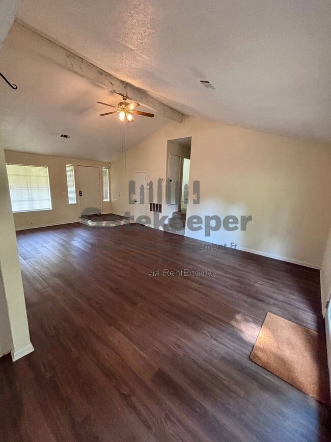 Photo - 145 Fieldstone Dr