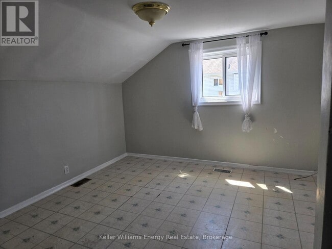 Photo - 86 Brock St E Unit #3