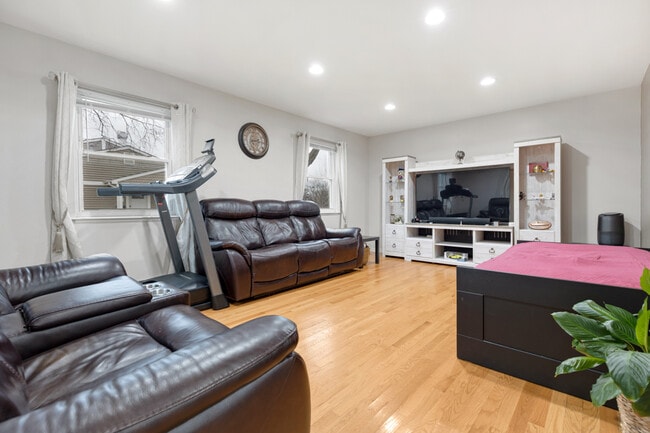 Photo - 818 Dunbar Ct