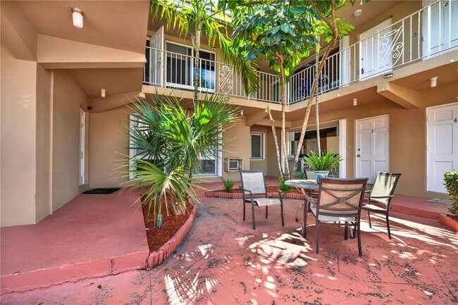 Photo - 2864 NE 32nd St