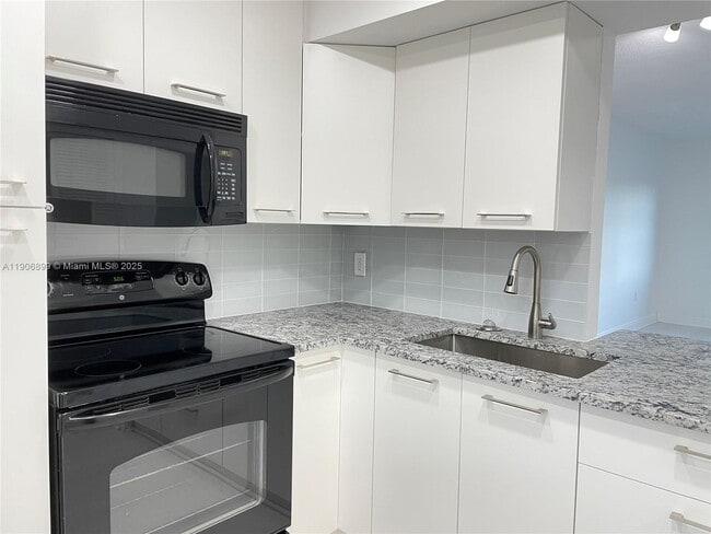 Photo - 2810 NE 201st Ter Unit 28