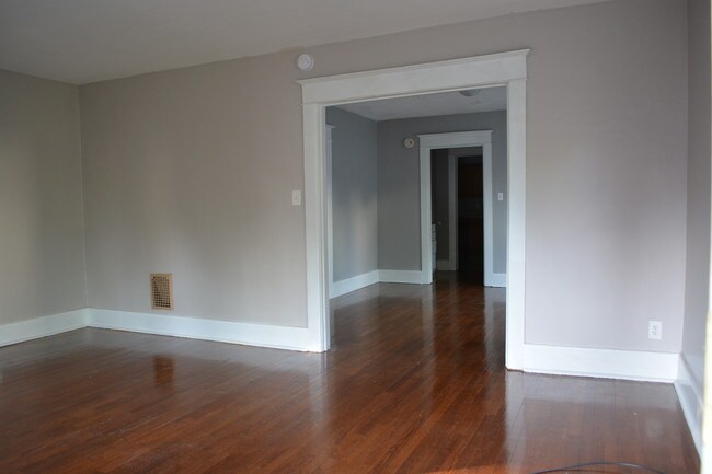 Living Room - 100 Butler Ave Unidad 1