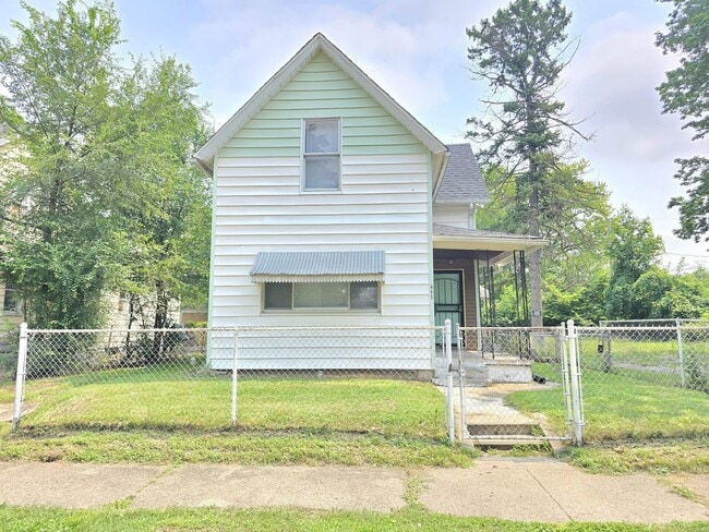 Building Photo - 234 Studebaker St