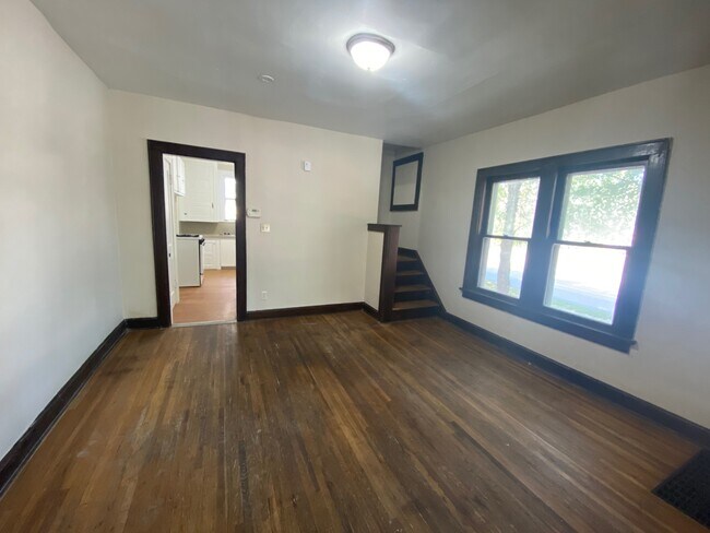 Photo - 2971 Indianola Ave