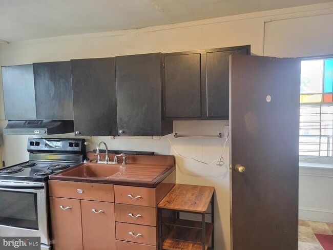 Photo - 835 W Marshall St