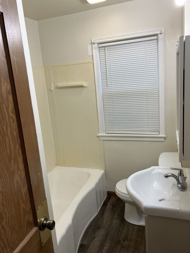 Photo - 605 13th St SW Unit Apt #1