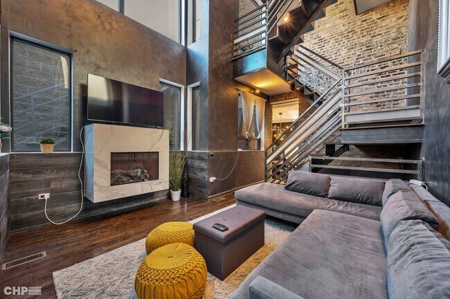 Photo - 1424 W Grand Ave