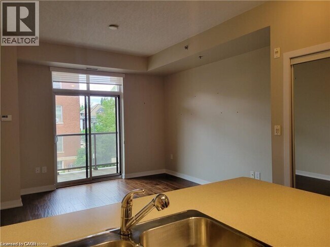 Photo - 90 Charlton Ave W Unit 208