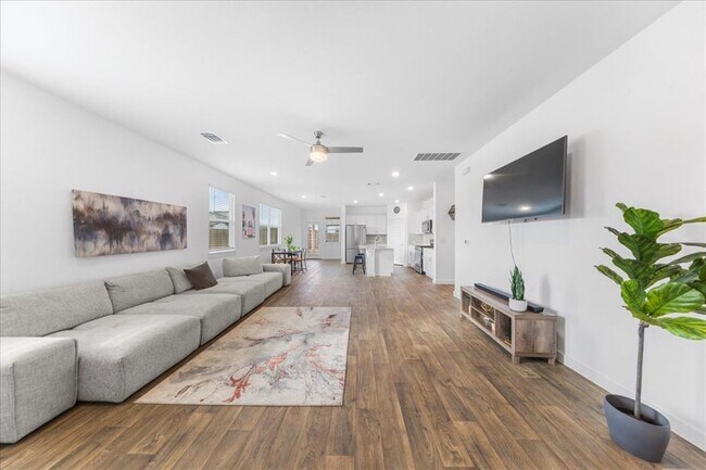 Photo - 3200 Egan Dr