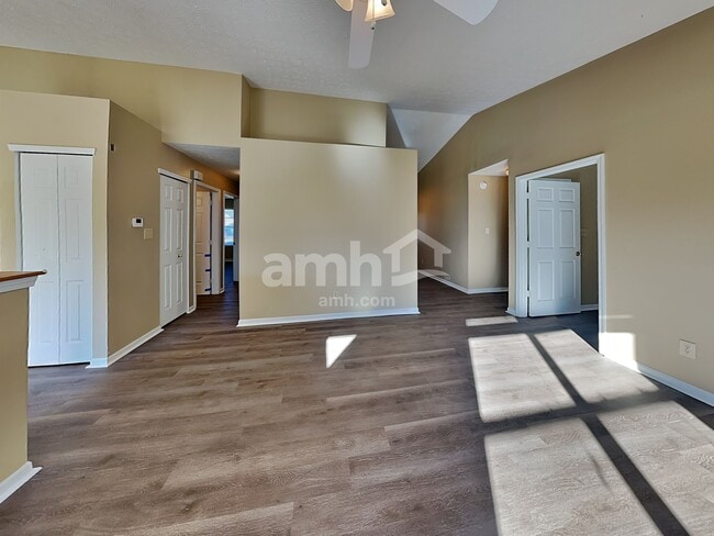 Photo - 1903 E Maple Park Dr