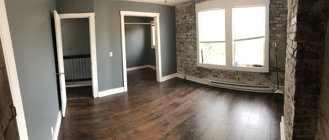 Master bedroom - 262 S Green St