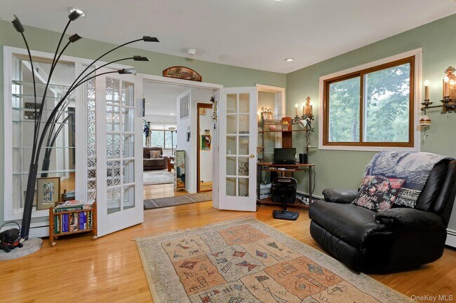 Photo - 934 Peekskill Hollow Rd