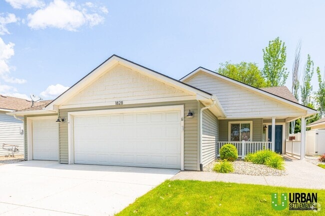 Building Photo - Beautiful 3-Bedroom Home in Desirable Rive...