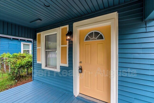 Photo - 1973 Battle Row