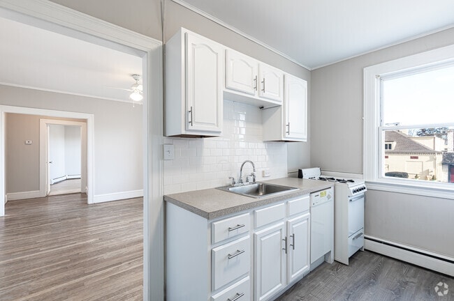 839 Farmington Ave - Kitchen