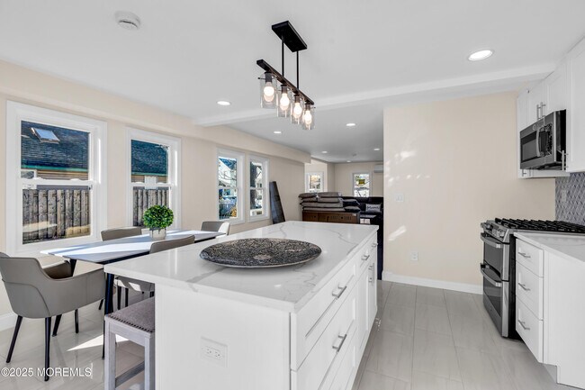 Photo - 814 Dunlewy St