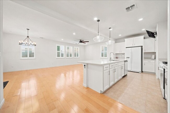 Photo - 15 Bannock Glen Pl