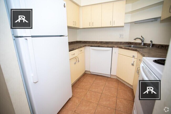 Building Photo - 2 bedroom in Brookline MA 02446 Unit 106 Rental