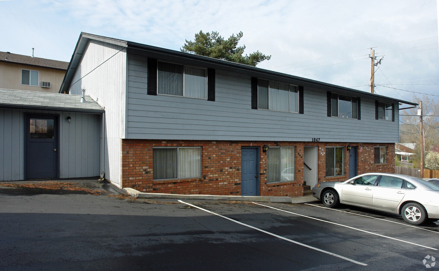 Photo - 1043-1047 Lookingglass Rd