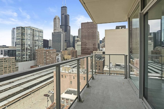 Photo - 754 S Clark St