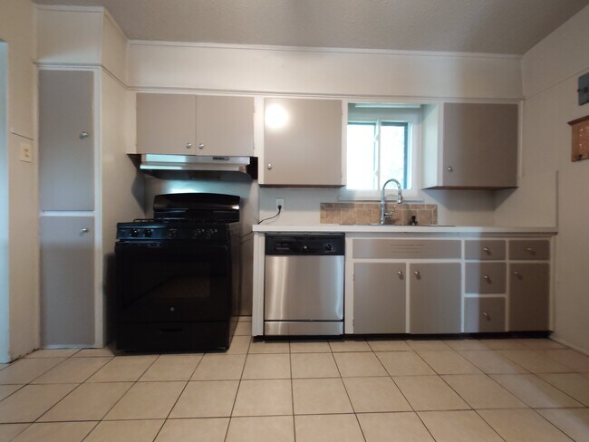 Photo - 203 Haverford Dr