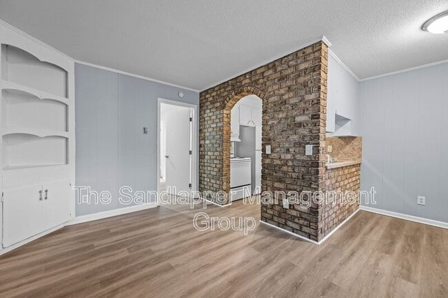 Building Photo - 1215 Mosstree Rd Unit 12