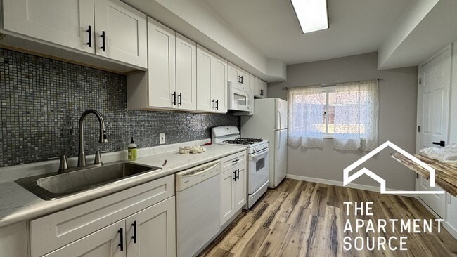 Building Photo - 5536 W Windsor Ave Unit 1