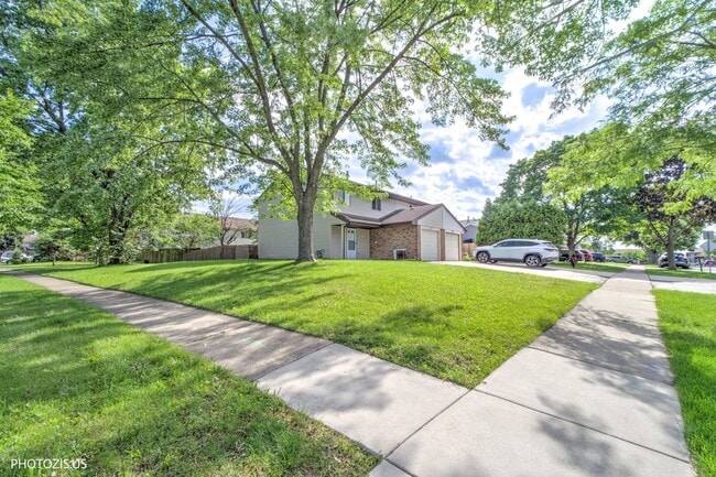 Photo - 1405 Merrimac Ln N
