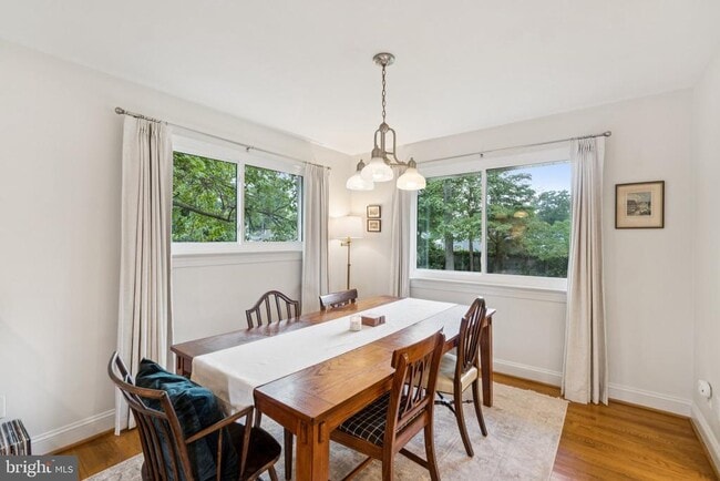 Photo - 7412 Farnum St