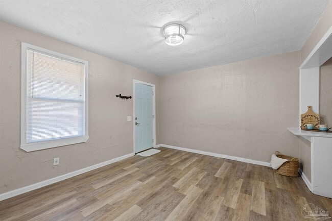 Building Photo - 2101 W Romana St Rental