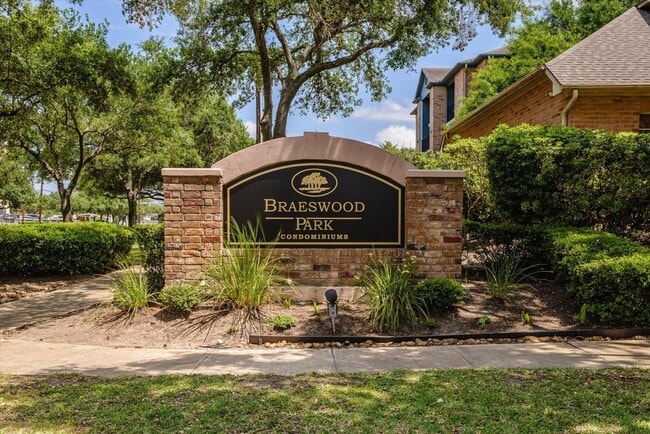 Photo - 2255 Braeswood Park Dr