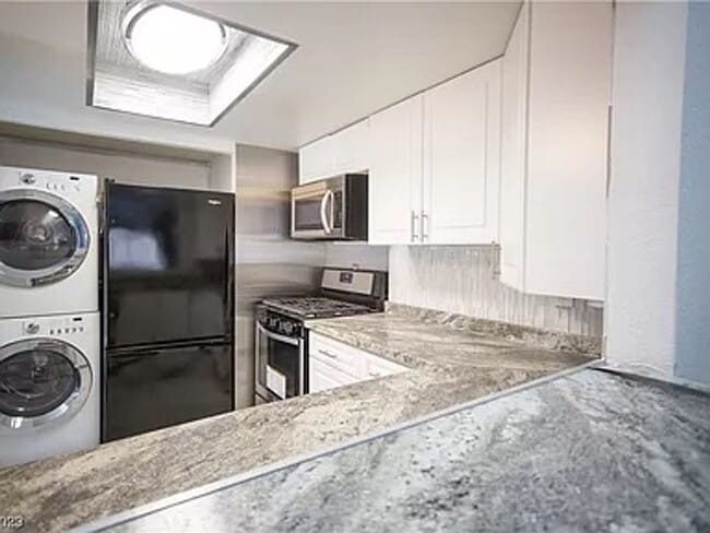 Photo - 1 YEAR LEASE FURNISHED OR UNFURNISHED, SHO...