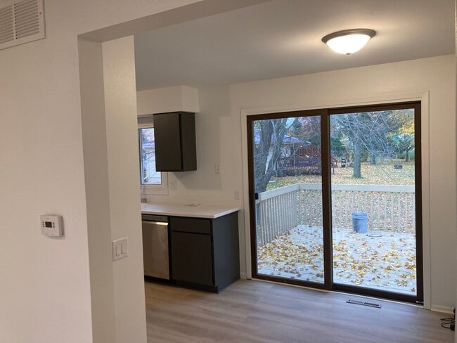 Photo - 431 N Thompson Rd