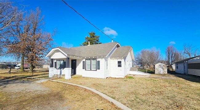 Photo - 205 Madison Ave NE