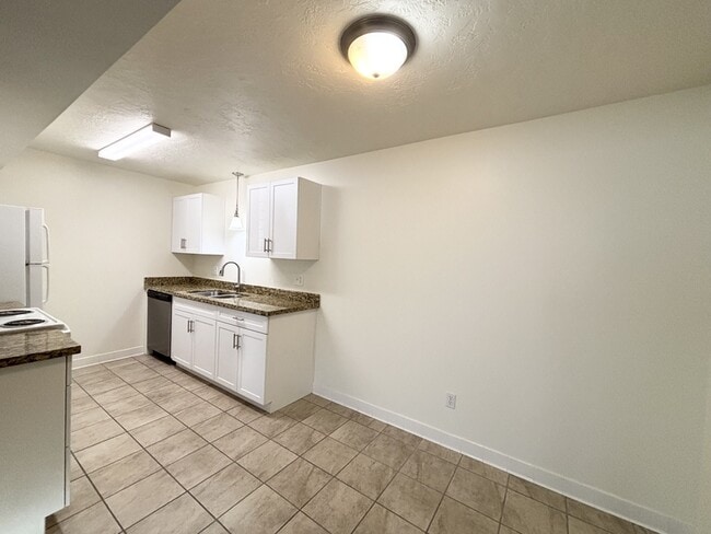 4768 S Bonair St Unidad 8