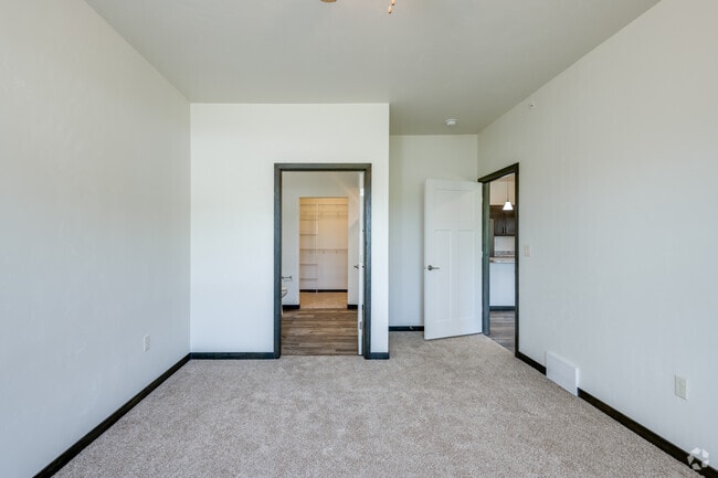 2 BR, 2 BA - 1,350SF