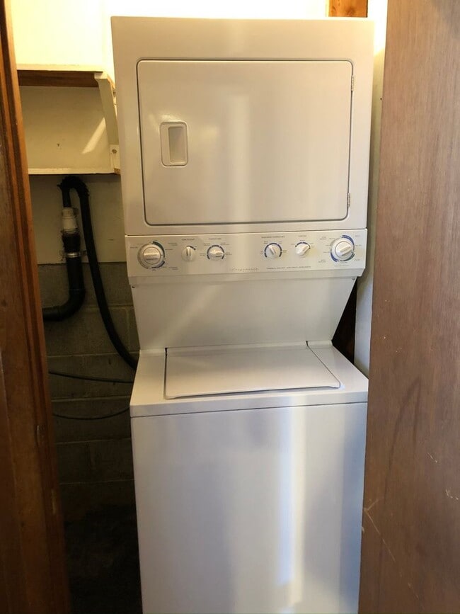 Photo - 2 Bedroom 1 Bathroom in Duplex | Near JBER & Cheney Lake! Unidad TP # 1321