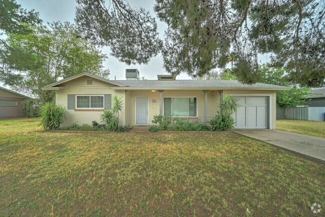 Building Photo - COMING SOON! Charming 2-Bedroom Rental in ...