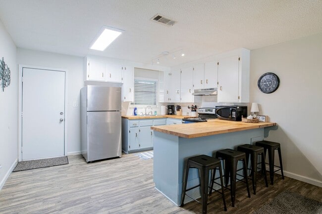 Photo - 2 Bedroom Duplex Unit on a Quiet Street off Nine Mile Rd