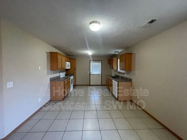 Photo - 1237 N Northwood Ave