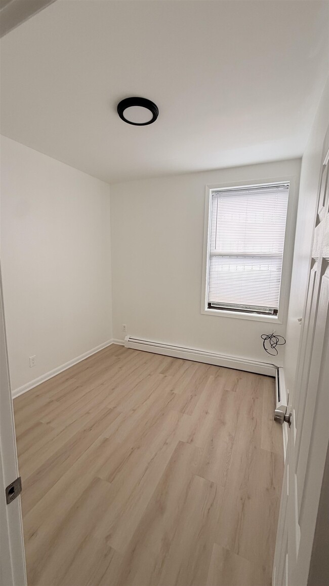 599 60th St Unit 1