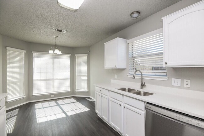 Photo - 1121 Sandalwood Dr
