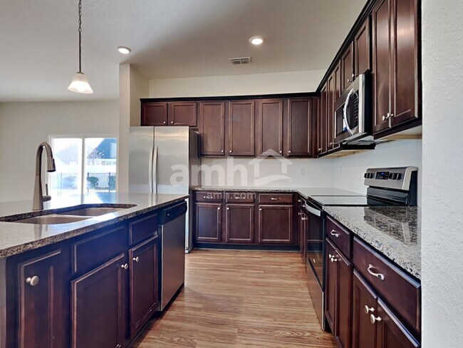 Photo - 450 Sandstone Dr