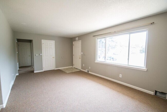 Photo - 2887 Moorhead Ave