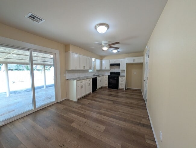 1664 S Pecan Pl