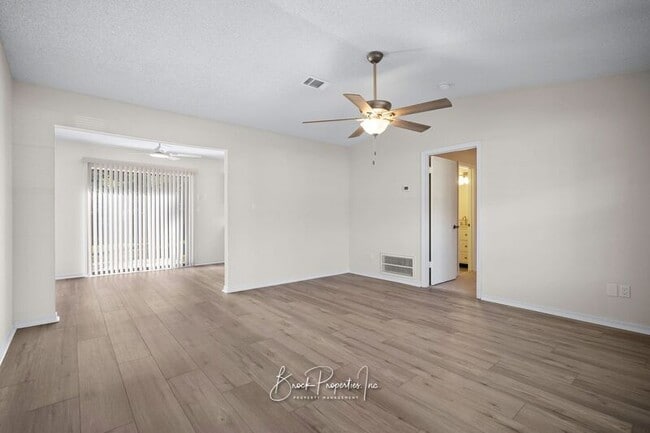 Photo - 10677 Silver Creek Dr