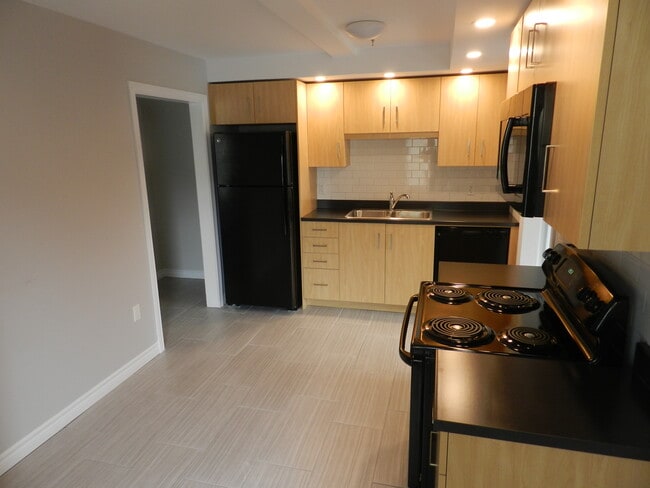 Building Photo - 49 Melrose Ave Unit 1