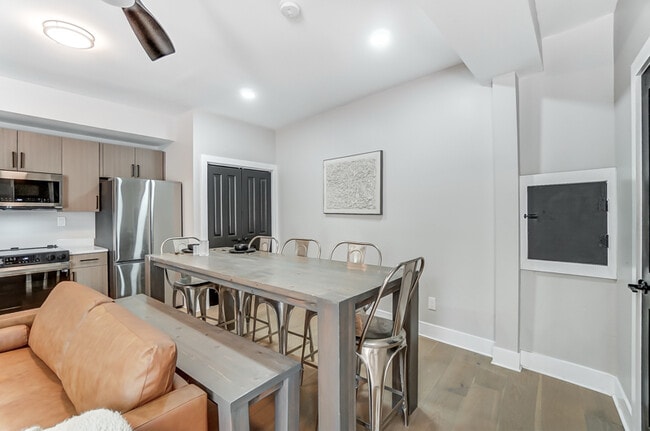 Photo - 2455 W McMicken Ave Unidad Apartment